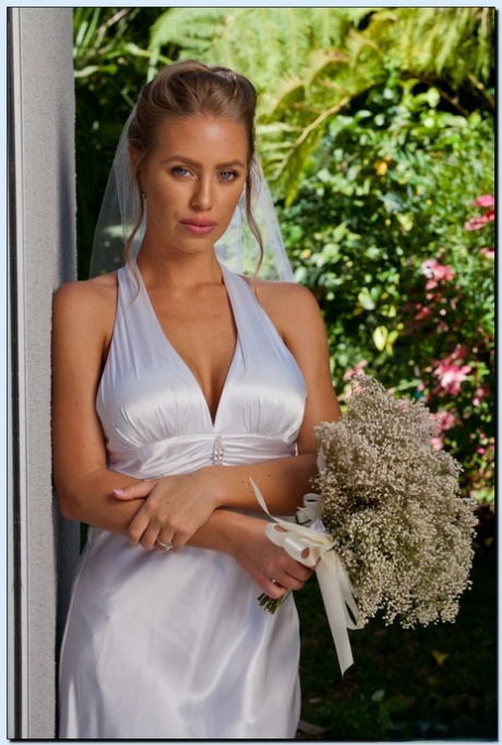 Nicole Aniston pornomodell gallerier